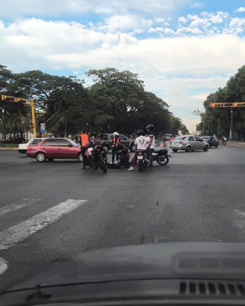 Lesionado hombre al caerse de motocicleta en marcha elsiglo.com.ve