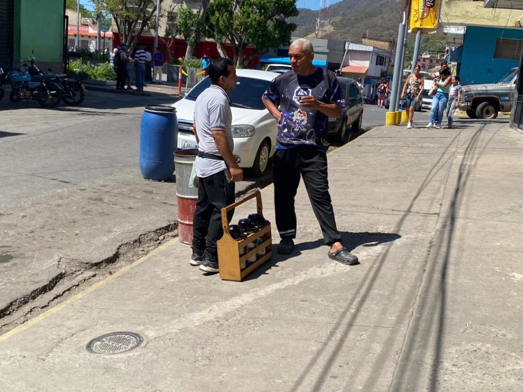 Cafeceros persisten en las calles de Las Tejerías elsiglo.com.ve