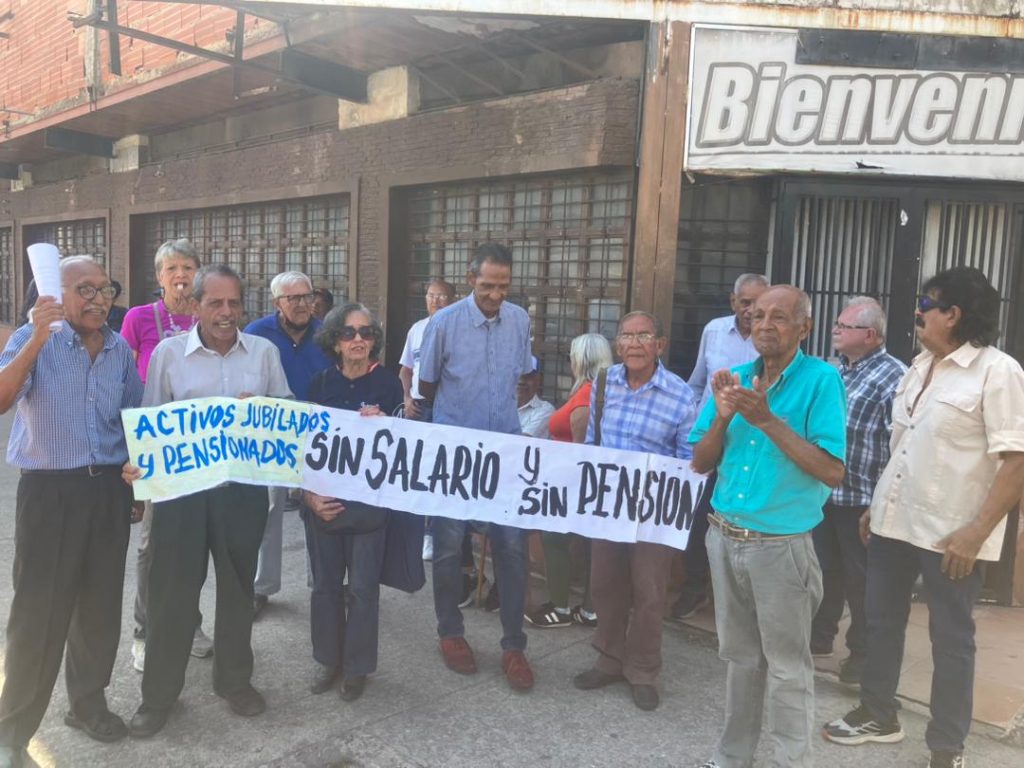 Trabajadores y jubilados exigen celeridad con el aumento salarial elsiglo.com.ve