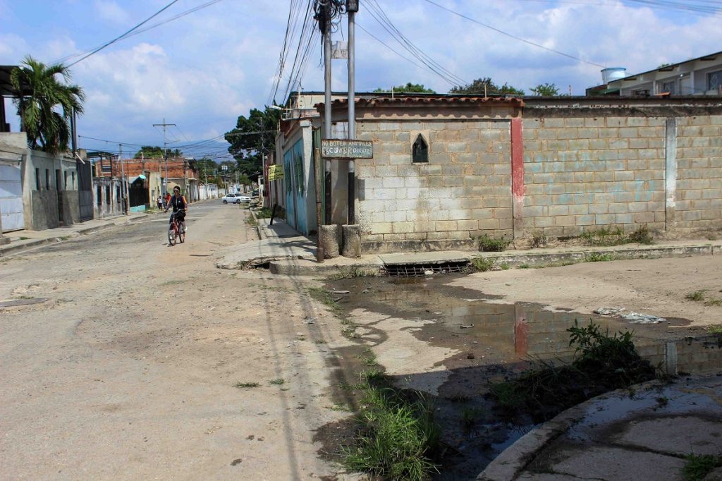 Inundaciones y malos olores afectan a vecinos de callejón Río Arauca elsiglo.com.ve