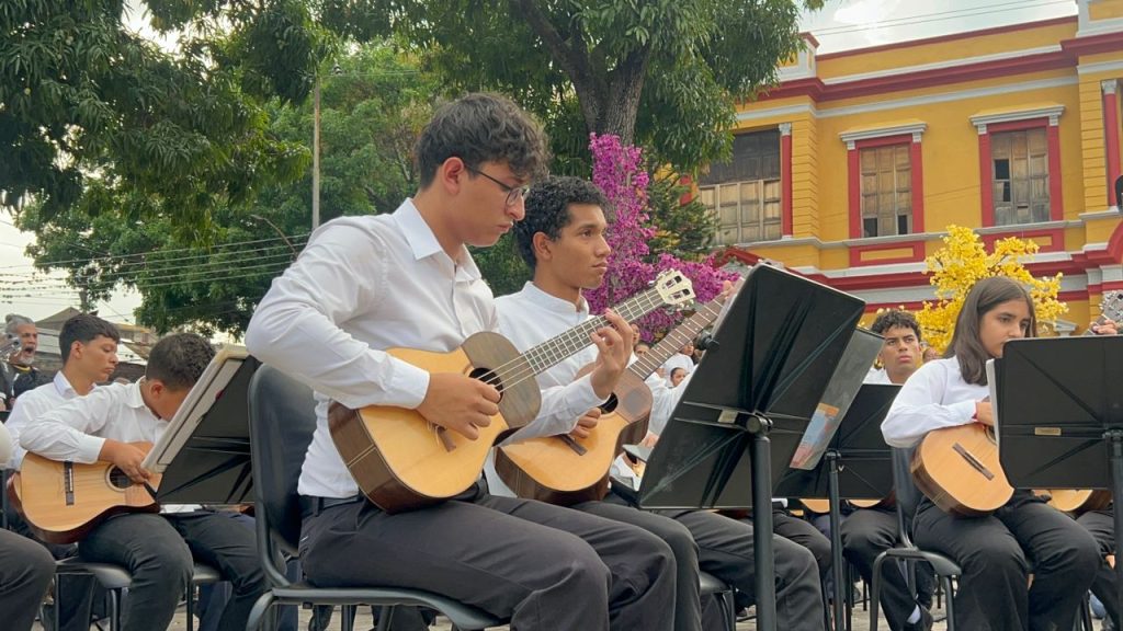 Cuatro venezolano llenó de orgullo la plaza Campo Elías elsiglo.com.ve