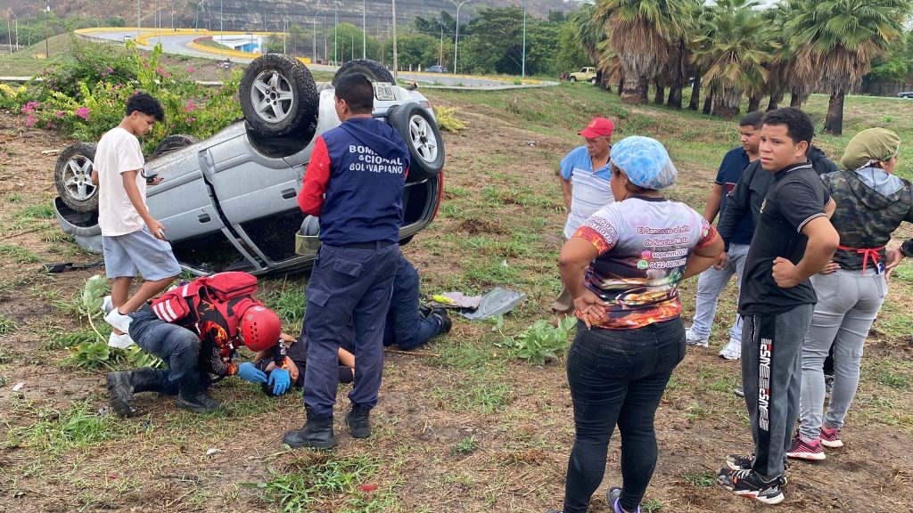 Reportados cuatro accidentes viales  en la curva del Cementerio Metropolitano elsiglo.com,.ve