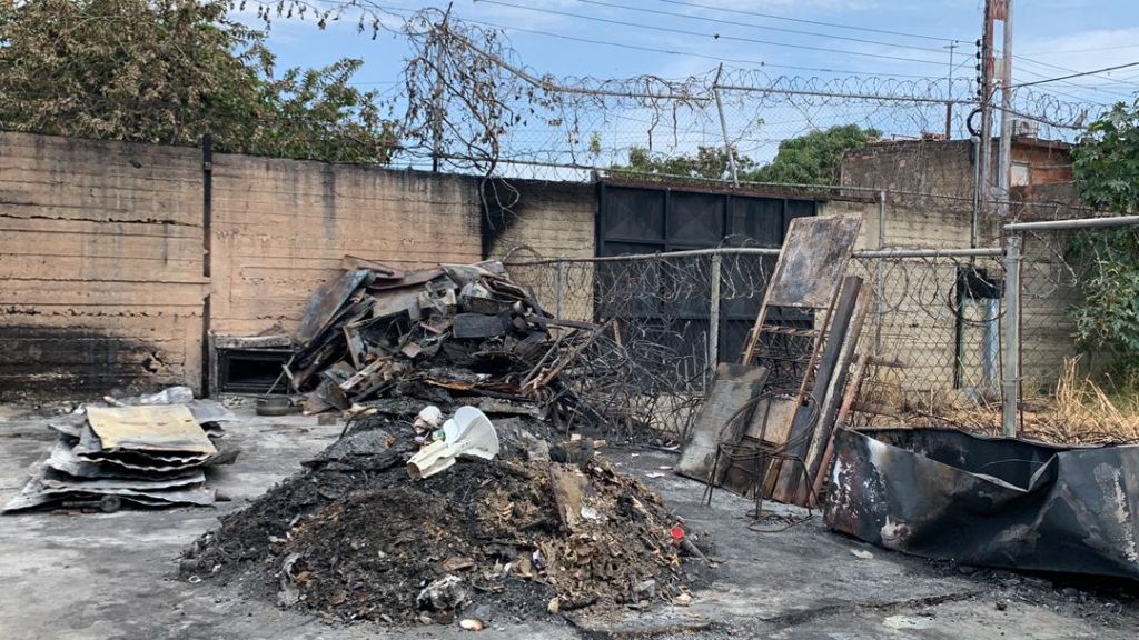 Cinco familias perdieron sus hogares tras voraz incendio en Santa Rita elsiglo.com.ve