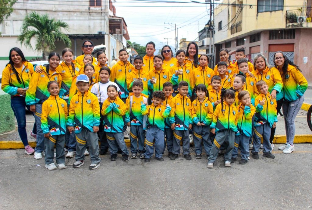 Alumnos del Carlos Soublette entregaron desayuno solidario elsiglo.com.ve