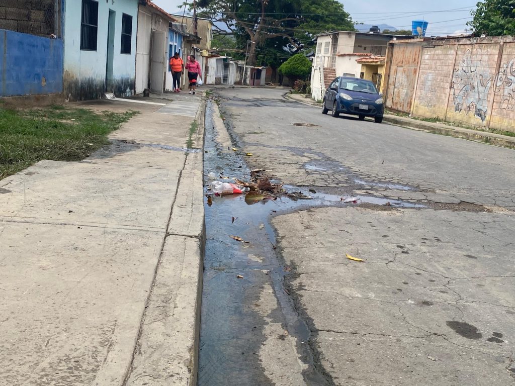 Vecinos de Las Mercedes alertan por aguas servidas elsiglo.com.ve
