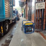 Negocios operan entre apagones diarios Negocios operan entre apagones diarios