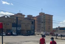 Residentes de Bosque Lindo siguen aferrados a la fe El equipo reporteril de elsiglo pudo conversar con uno de los residentes afectados, quien prefirió resguardar su identidad y explicó que, por razones de seguridad, los habitantes de las torres 1, 2 y 3 fueron desalojados desde el mismo día del siniestro, cuando comenzaron las labores de despeje con maquinaria pesada.