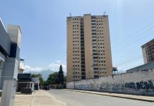 Expertos evaluaron daños estructurales en Abitare 2002 Desde las primeras horas del día fue evidente el movimiento en los sectores impactados por el evento sísmico. Funcionarios de los distintos cuerpos de seguridad y protección civil permanecieron desplegados junto a voluntarios y vecinos, quienes llevaron alimentos, agua potable, ropa y otros insumos a las personas que resultaron perjudicadas por la emergencia.