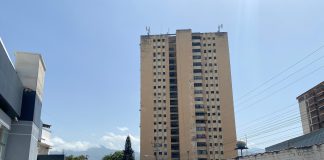 Expertos evaluaron daños estructurales en Abitare 2002 Desde las primeras horas del día fue evidente el movimiento en los sectores impactados por el evento sísmico. Funcionarios de los distintos cuerpos de seguridad y protección civil permanecieron desplegados junto a voluntarios y vecinos, quienes llevaron alimentos, agua potable, ropa y otros insumos a las personas que resultaron perjudicadas por la emergencia.