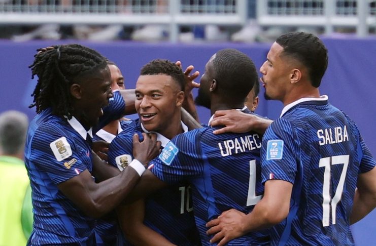 Francia se instala en dieciseisavos con goleada a Irak y doblete de Mbappé