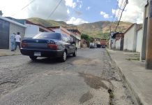 Conductores reportan deterioro en calle García de Sena