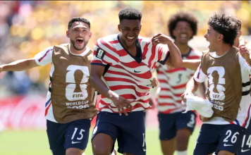 Estados Unidos a los dieciseisavos al derrotar 2-0 a Australia