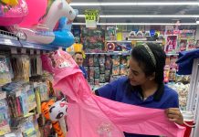 Comercios de Maracay ofertan ponchos y paraguas