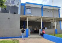 PNB neutralizó a presunto delincuente en Caña de Azúcar El hombre al ver a los efectivos policiales sacó un arma de fuego y la accionó en contra de la comisión para tratar de no ser detenido. Sin embargo, resultó herido y murió poco tiempo después cuando era trasladado a un centro asistencial.