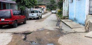 En Las Brisas tienen más de tres años con las cloacas colapsadas
