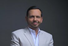 De elsiglo a Univisión: Luis Eduardo Sánchez y su camino hacia Los Emmy Nacido en Caracas y criado en San Antonio de los Altos, Luis creció rodeado de historias, noticias y el deseo de comunicar. Lo que comenzó como curiosidad infantil terminó convirtiéndose en una pasión que marcaría el rumbo de su vida.