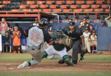 República Dominicana evacua a doce peloteros que juegan en el béisbol de Venezuela Los beisbolistas regresaron a República Dominicana en un avión de la Fuerza Aérea, dijo el Ministerio de Defensa, que ofrecerá mayores detalles "sobre este y esfuerzos conexos" que ejecuta tras los sismos.