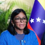 Delcy Rodríguez anuncia créditos comerciales y asignación especial del Sistema Patria para afectados por los terremotos Durante una intervención telefónica transmitida por el canal estatal Venezolana de Televisión (VTV), la presidenta encargada, Delcy Rodríguez, anunció la activación de facilidades de financiamiento destinadas a los sectores comercial e industrial que sufrieron pérdidas materiales, así como la entrega de subsidios directos para los ciudadanos que quedaron desempleados a raíz de la contingencia.