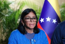 Delcy Rodríguez anuncia créditos comerciales y asignación especial del Sistema Patria para afectados por los terremotos Durante una intervención telefónica transmitida por el canal estatal Venezolana de Televisión (VTV), la presidenta encargada, Delcy Rodríguez, anunció la activación de facilidades de financiamiento destinadas a los sectores comercial e industrial que sufrieron pérdidas materiales, así como la entrega de subsidios directos para los ciudadanos que quedaron desempleados a raíz de la contingencia.