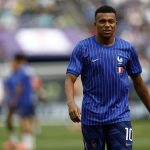 Mbappé cumple 100 partidos con Francia Mbappé, de 27 años, figura en el once titular de Didier Deschamps para el partido, que se disputará a partir de las 17:00 hora local (23:00 CET) en el Lincoln Financial Field de Filadelfia (Estados Unidos), el hogar de los Philadelphia Eagles de la NFL.