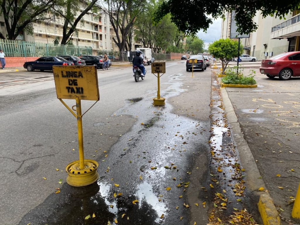 Taxistas resisten ante el avance de aplicaciones y la crisis