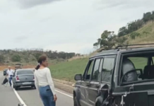 Dos heridos dejó choque de moto contra vehículo accidentado en la autopista