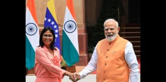 Delcy Rodríguez se reúne en India con el embajador de EE.UU. en plena apertura petrolera Delcy Rodríguez se reúne en India con el embajador de EE.UU. en plena apertura petrolera