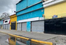 Comercios laboraron a media máquina este domingo Comercios laboraron a media máquina este domingo