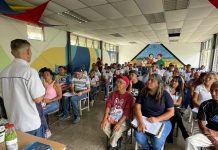 Revenga impulsa formación tecnológica en sectores sociales