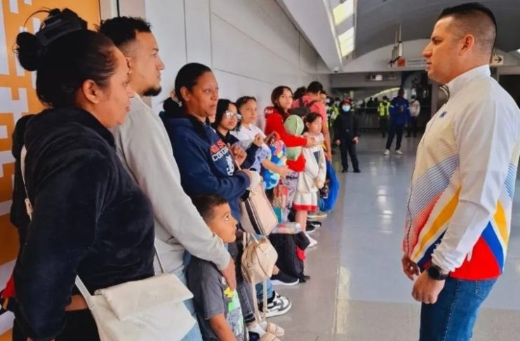 Llegan a Venezuela 158 migrantes en un vuelo de repatriación proveniente de México