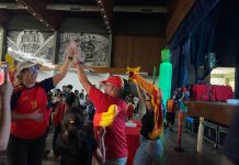 Gran final del Mundial unió a la fanaticada aragüeña Desde el mediodía, seguidores del balompié comenzaron a concentrarse en distintos puntos de la ciudad para presenciar el esperado compromiso entre las selecciones de Argentina y España, encuentro que culminó con la consagración de "La Roja", que alcanzó su título en la historia de los mundiales.