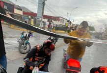 Lesionada motorizada tras derrapar en la avenida Universidad