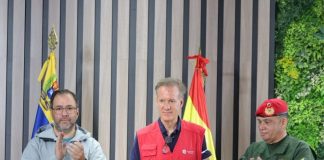 Venezuela condecora a 150 españoles que han ayudado en labores de rescate tras terremotos