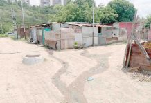 Piden asfaltado y servicios básicos en Villa Esperanza 200