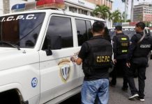 Hombre mató a golpes a su madre y agredió a su pareja embarazada Según los reportes preliminares, el trágico suceso se desencadenó alrededor de las 7:00 de la noche, cuando Montero sostuvo una acalorada discusión con su compañera sentimental. La disputa escaló rápidamente a la violencia física cuando el sujeto comenzó a propinarle una fuerte golpiza a la joven.