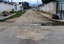 Obras inconclusas empeoran el mal estado de la calle Falcón de La Morita II