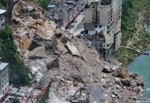 Un deslizamiento de tierra en el centro de China deja desaparecidos y 1.100 evacuados Un deslizamiento de tierra en el centro de China deja desaparecidos y 1.100 evacuados