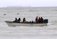Dos migrantes venezolanos mueren tras volcar piragua