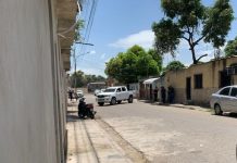 Un abatido dejó despliegue policial en José Gregorio Hernández Según fuentes extraoficiales, el occiso fue identificado como Jean Carlos Peraza Ramírez. Su muerte se registró en el interior de la casa número 14 de la calle Arismendi de dicha barriada perteneciente a la parroquia Pedro José Ovalles del municipio Girardot, estado Aragua.