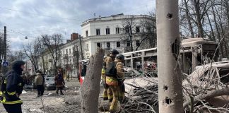 Cinco muertos y treinta heridos en un ataque ruso con bombas aéreas en Sumi Cinco muertos y treinta heridos en un ataque ruso con bombas aéreas en Sumi
